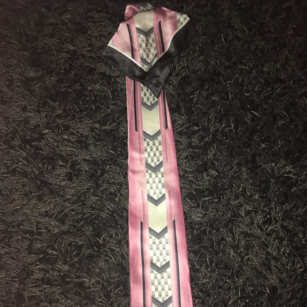 Panatelli Men’s necktie w/ Silk hanky. Pink. NWT